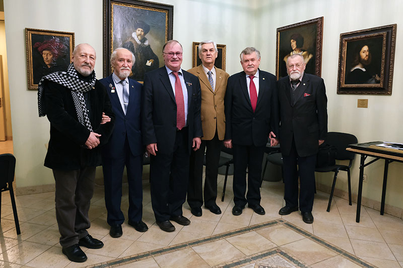Торжественная церемония вручения знака «Заслуженный художник Европы» и почетного диплома 22 ноября 2019г. в галерее «N-Prospect» в Санкт-Петербурге